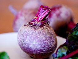 El betabel es un excelente ingrediente para preparate una mascarilla que ayude con la aparición de arrugas. ESPECIAL / Unsplash Natalia Fogarty