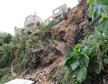 Las autoridades buscan más posibles víctimas tras el deslave. ESPECIAL/ Protección Civil