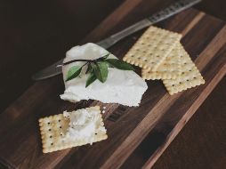 Personas intolerantes a la lactosa pueden sufrir de malestares al consumirlo. UNSPLASH / A. PEEPLES