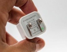 Fabricantes coinciden en emplear el cargador estándar para cada celular y, por lo mismo, no usar adaptadores. EL INFORMADOR / ARCHIVO