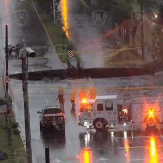 Socavón en López Mateos colapsa tráfico a la altura de Periférico Sur