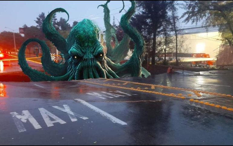 Las redes sociales se llenaron de memes sobre el socavón de López Mateos. ESPECIAL