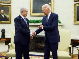 El primer ministro israelí, Benjamín Netanyahu, saluda a Joe Biden. EFE