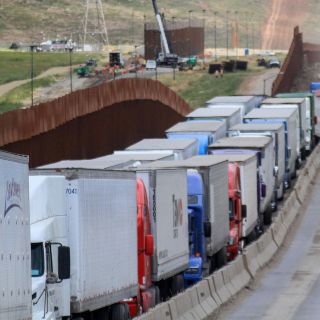 Retroceden exportaciones y bajan las importaciones mexicanas