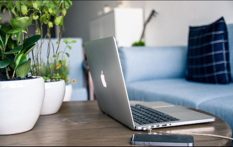 El cargador MagSafe se conecta al iPhone 12 o posterior.PIXABAY