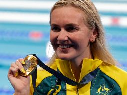Con sus uñas pintadas con el amarillo australiano, Ariarne Titmus dominó de punta a punta. EFE / R. Wittek