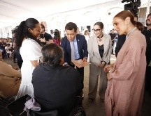 Prácticos y recatados, los nuevos esposos destacaron las ventajas legales de las que gozarán ahora como casados. FACEBOOK / Gobierno de Guadalajara