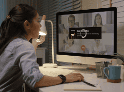 Un LED de alta velocidad parpadea a una velocidad extremadamente rápida, que es imperceptible para el ojo humano. Esta modulación de la luz representa los datos que se van a transmitir. CANVA