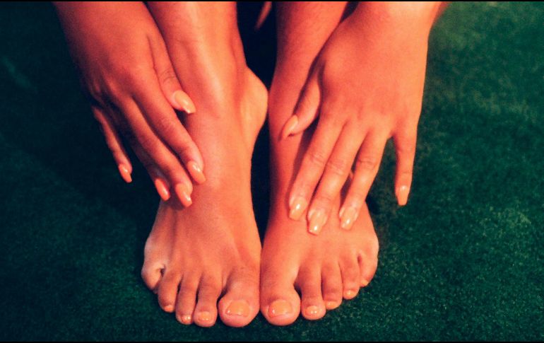 El simple hecho de caminar ya ejercita los pies. UNSPLASH / BILLIE