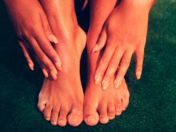 El simple hecho de caminar ya ejercita los pies. UNSPLASH / BILLIE