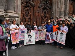 Familiares de algunos de los 43 estudiantes de Ayotzinapa, desaparecidos hace 10 años en el estado de Guerrero, llegaron a un encuentro con la presidenta electa Claudia Sheinbaum, en el Museo de Ciudad de México, el lunes 29 de julio de 2024. AP/M. Ugarte.