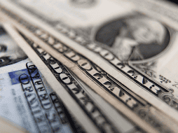 El dólar estadounidense acumula una subida del 4 por ciento. EFE