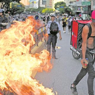 Ratifican a Nicolás Maduro y se disparan las protestas