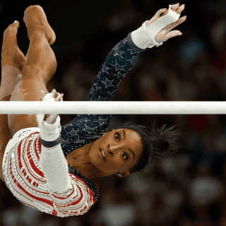 Simone Biles y EU ganan el oro en gimnasia artística por equipos
