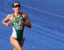 Rosa María Tapia y el resto de las competidoras tuvieron la dificultad de la calidad del agua del río Sena y el piso resbaladizo. EFE/M. Gutiérrez