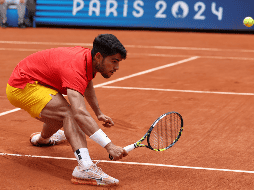 Alcaraz solventó el partido en dos sets, en noventa minutos, a pesar de que su rival batalló sin cesar y de que él no reservó nunca nada. EFE / D. Irungu