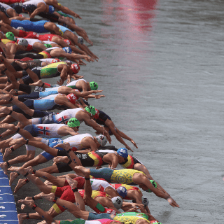 Atleta olímpico vomita tras nadar en el contaminado Río Sena