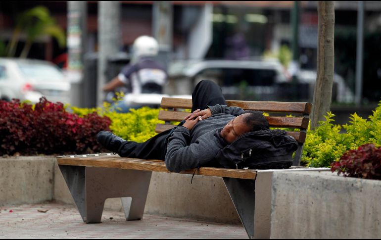 Según estudio, la falta de sueño recurrente en los hombres aumentó sus preferencias por alimentos de alto contenido calórico y la ingesta total de calorías. EL INFORMADOR / ARCHIVO