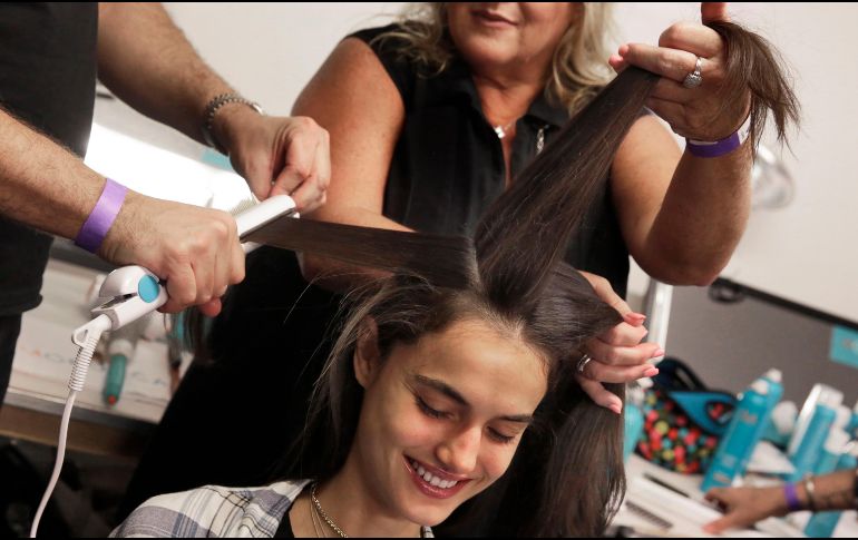 El vinagre además de aclarar el cabello también ofrece una serie de beneficios para la salud de tu melena. AP / ARCHIVO