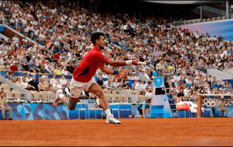 Novak Djokovic sigue en plena carrera por lograr el único título que falta en su palmarés, el oro olímpico. EFE / R. Wittek