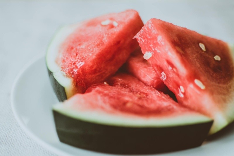 La sandía será tu snack perfecto en tus tardes de verano. ESPECIAL/ Pexels / &nbsp;@Lisa Fotios&nbsp;