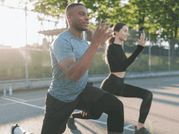 Numerosos estudios han revelado que la actividad física contribuye a disminuir los síntomas de la depresión y ansiedad. ESPECIAL/CANVA