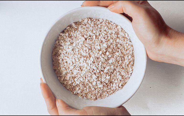 La combinación de avena y miel es ideal para una hidratación profunda y una piel suave. ESPECIAL / Foto de Miroslava Bodnar en Unsplash