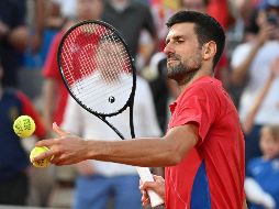 Djokovic (foto) es el hombre de mayor edad en una final de individuales de tenis olímpico; Alcaraz es el más joven. EFE / C. Blunberg