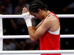 La boxeadora argelina Imane  Khelif (rojo) celebra su victoria ante la húngara Anna Luca Hamori. EFE / Miguel Toña
