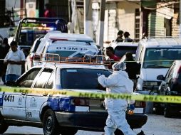 A la 1 de la tarde del mismo sábado, fue asesinado a balazos un hombre cuando viajaba en su vehículo sobre la Costera Vieja. ESPECIAL / SUN