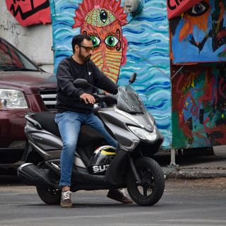 ¿De cuánto es la multa para motociclistas que no usen casco certificado?