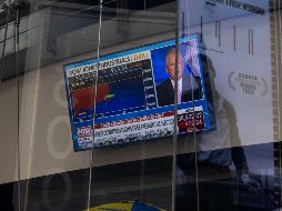 Hoy, Wall Street inició sus operaciones con caídas superiores a los mil puntos en los índices Dow Jones y Nasdaq, por temor a la recesión económica. EFE / J. Taggart