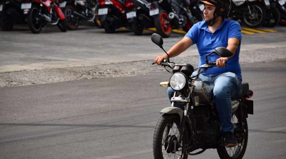 el director del Consejo Estatal para la Prevención de Accidentes (Cepaj), José Parra Sandoval, menciona que 67% de los motociclistas no portan el casco certificado en Guadalajara. EL INFORMADOR / ARCHIVO