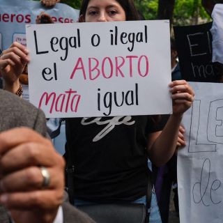Protestan pro-vida afuera del Congreso de Jalisco