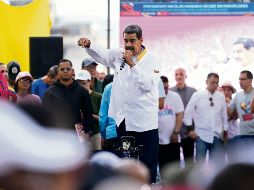 El presidente Nicolás Maduro aseguró quela aplicación Whatsapp está siendo usada en el país para amenazar a militares y policías. AP