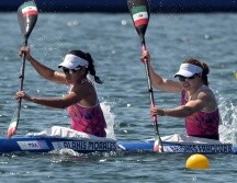 Karina Alanís y Beatriz Briones también participaron en la prueba de kayak doble. AFP/B. Guay