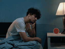 No se conoce la causa exacta de la parálisis del sueño, aunque se ha asociado con factores como estrés mental y dormir boca arriba. ESPECIAL