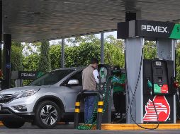 Para la primera semana de este mes, el precio de la gasolina verde subió a los 24.85 pesos, casi 29% de incremento; mientras que la roja se oferta en $26.24 el litro, alrededor de 25 por ciento. EL INFORMADOR/Archivo