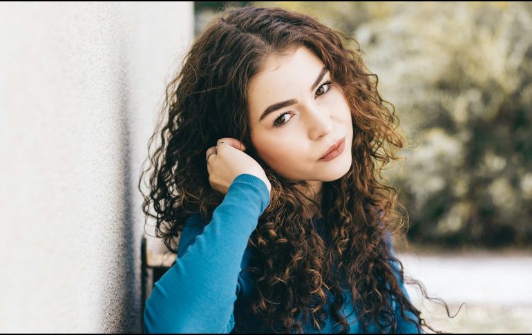 El cabello rizado es más seco por naturaleza. UNSPLASH / J. SVIDRAS