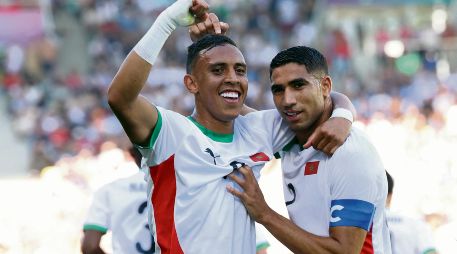 Soufiane Rahimi (izq.) anotó dos de los seis goles marroquíes para llegar a ocho en el torneo olímpico. AFP/A. Jocard