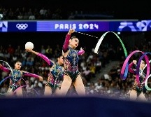 Las gimnastas mexicanas en su prueba de pelota y listones. AFP/L. Bonaventure