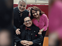 El exgobernador de Jalisco, Emilio González Márquez, fue el encargado de presentar el libro. ESPECIAL