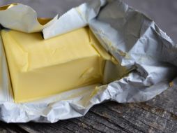 La mantequilla es uno de los alimentos que una persona con hígado graso no debería consumir. ESPECIAL/Imagen de congerdesign en Pixabay