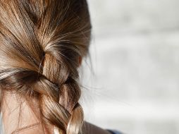 A partir de los 40 años, muchas mujeres notan un incremento en la pérdida de cabello, particularmente durante la perimenopausia y la menopausia. Pixabay