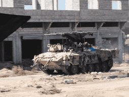 Los constantes bombardeos obligan a la gente a buscar refugio en un espacio cada vez más reducido. EFE / ARCHIVO