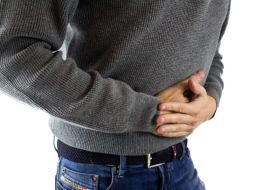 El ardor de estómago, una sensación desagradable que muchos experimentan después de comer, puede ser aliviado con una infusión de salvia. Pixabay