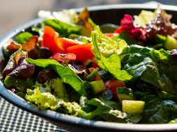 Estos nutrientes cumplen un rol específico en la tarea de proteger nuestra salud. UNSPLASH / J. YBEMA