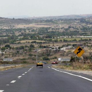 Retiran servicios conexos Acatlán en Carretera a Colima
