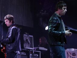 Según la prensa británica, Liam y Noel sostuvieron comunicación de forma discreta y aceptaron la propuesta de volver a tocar juntos por la cantidad de 50 millones de libras esterlinas. AP/D. Dyck/The Canadian Press