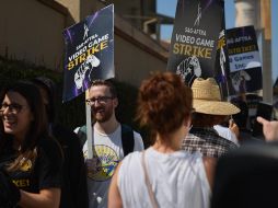 Las protestas hacen eco en la histórica de huelga de actores y guionistas de Hollywood que paralizaron la industria el año pasado. EFE / Allison Dinner